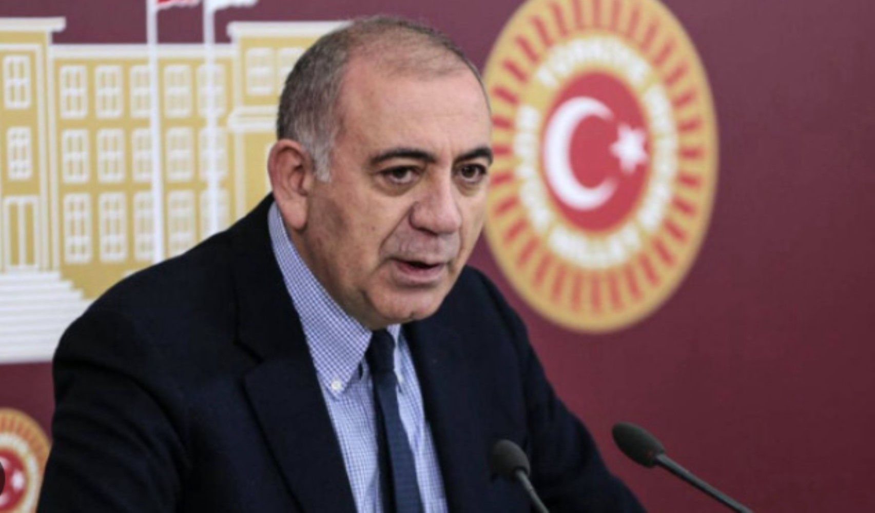 160053589-gursel-tekin.jpg